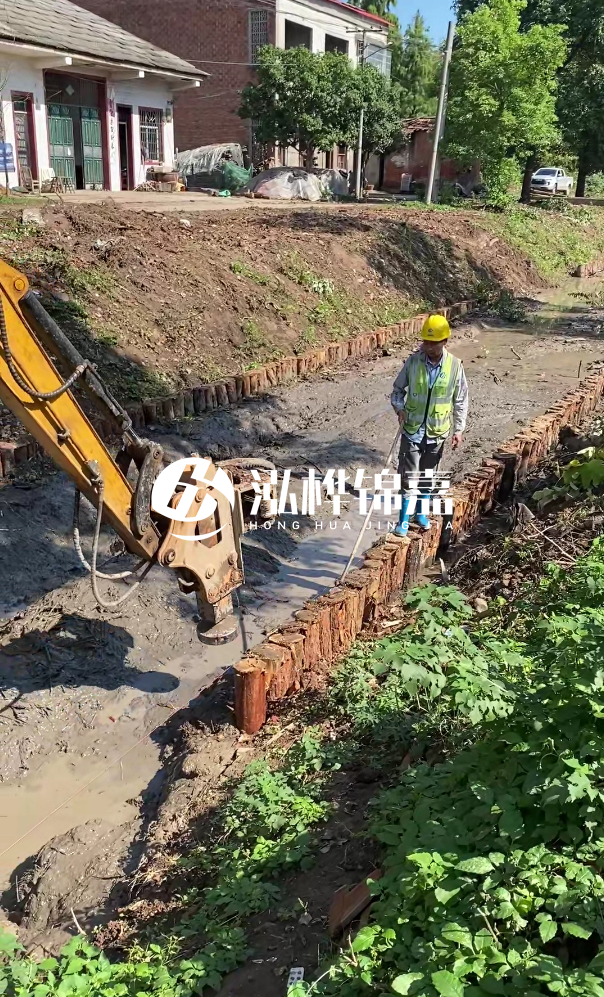 寧德河道清淤專業(yè)施工-挖掘機(jī)清理河底淤泥的深度如何控制？