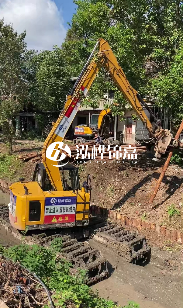 新余河道清淤專業(yè)施工-水陸挖掘機(jī)河道清淤的方式？