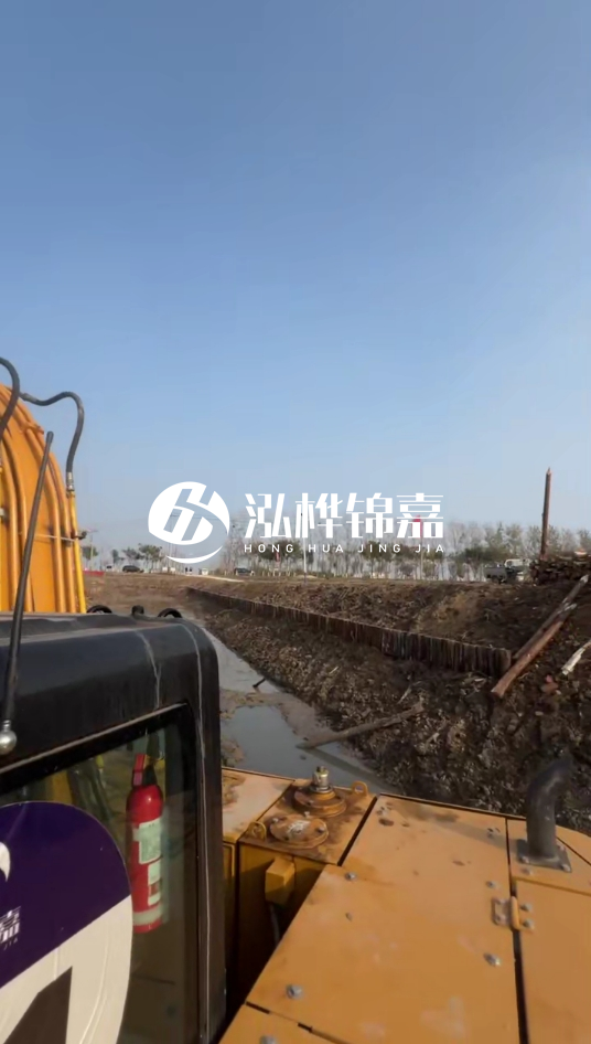 三門峽挖機打木樁專業(yè)施工-松木樁打樁木價格含運輸成本嗎？