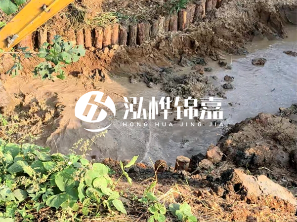 湖南防汛木樁批發(fā)廠家泓樺錦嘉 - 防洪木樁的作用是什么？?