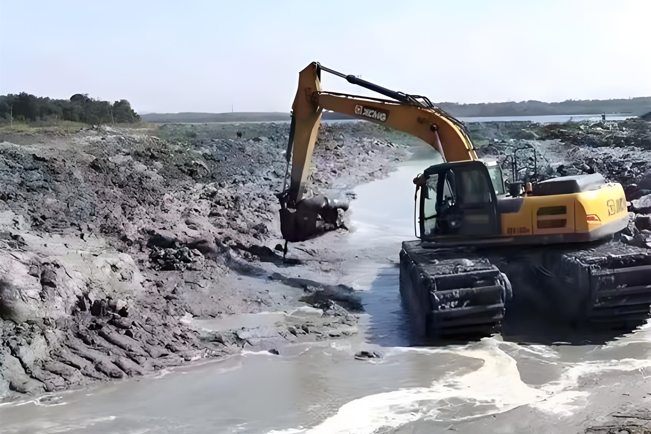 安徽水挖清淤團(tuán)隊泓樺錦嘉-挖機(jī)怎么清理魚塘淤泥？