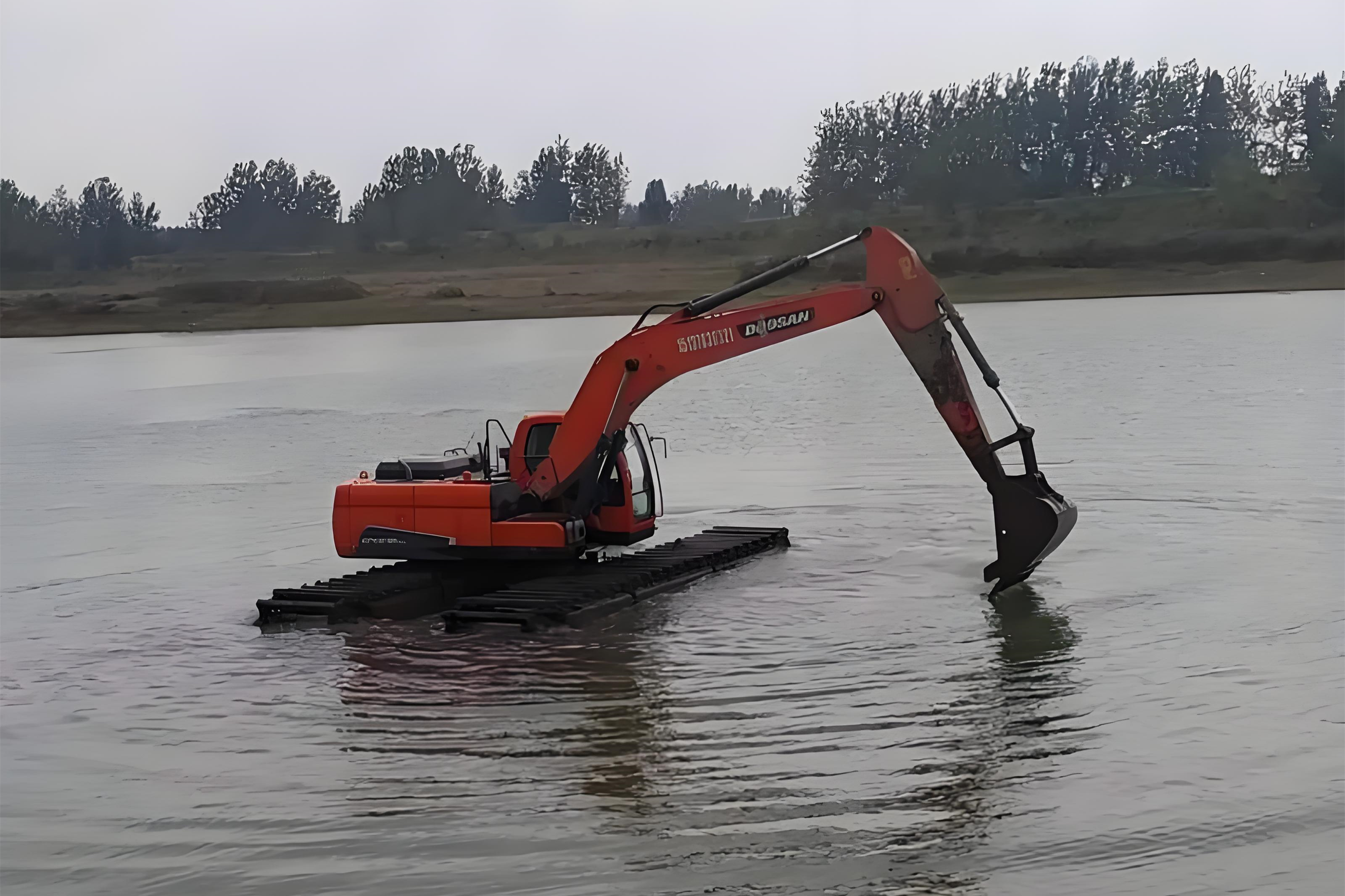 南昌水挖清淤團(tuán)隊(duì)泓樺錦嘉-大面積沼澤地清淤總價(jià)一般什么范圍？