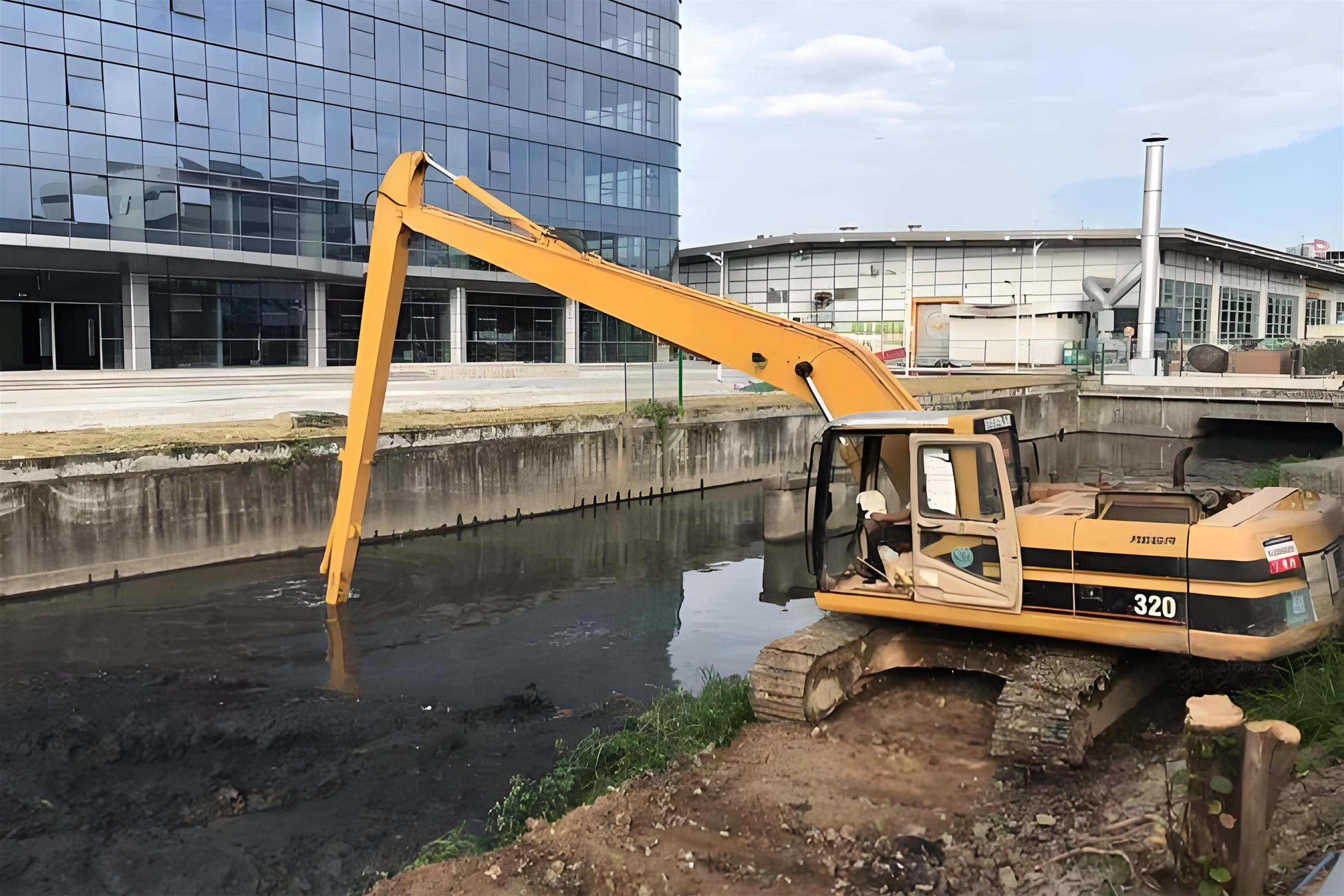 貴州銅仁挖機(jī)清淤施工隊(duì) - 魚(yú)塘清淤的費(fèi)用大概需要多少？