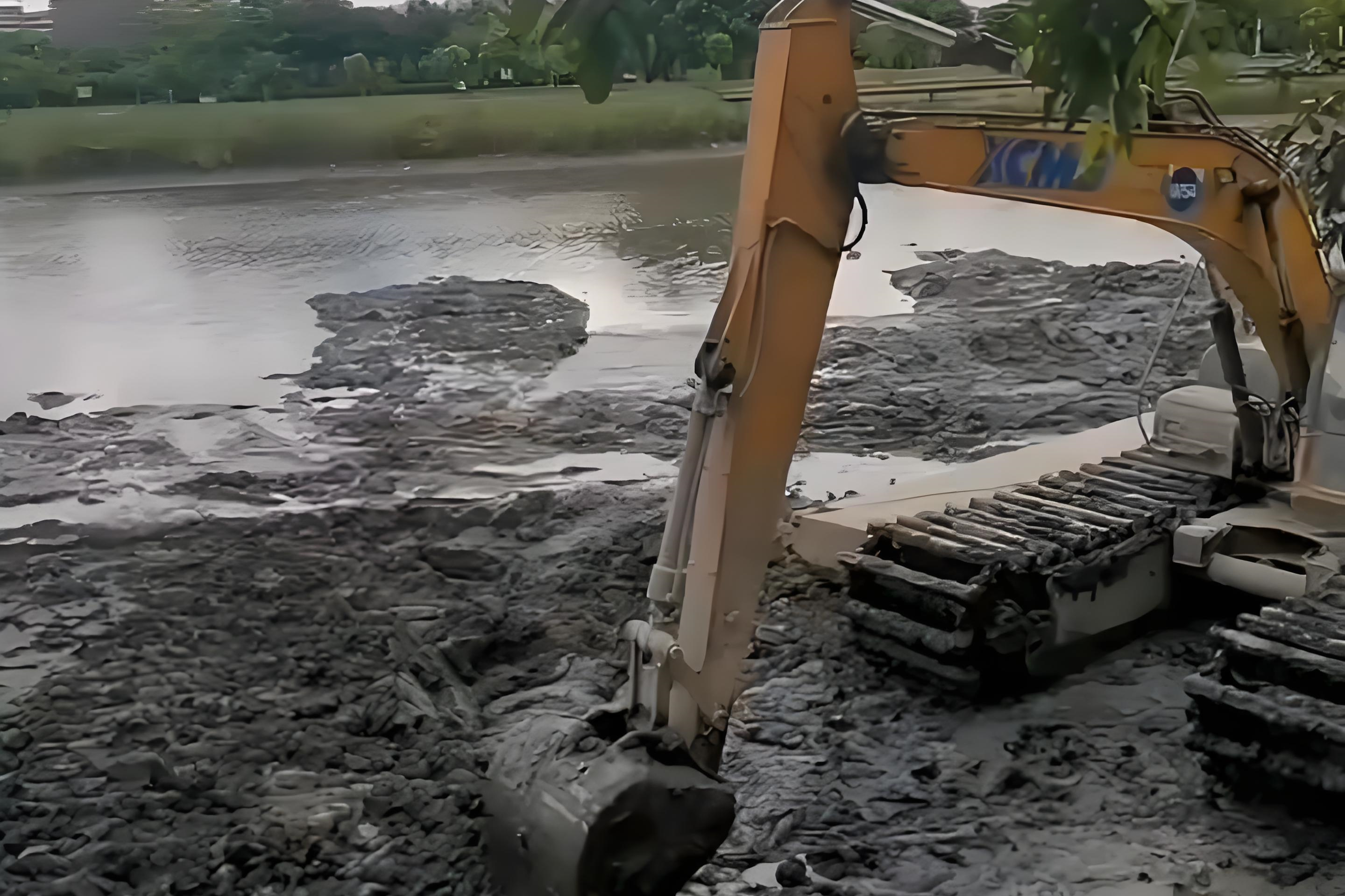 廣東東莞挖機(jī)清淤施工隊(duì)-水塘清淤需要請(qǐng)專業(yè)隊(duì)伍嗎？