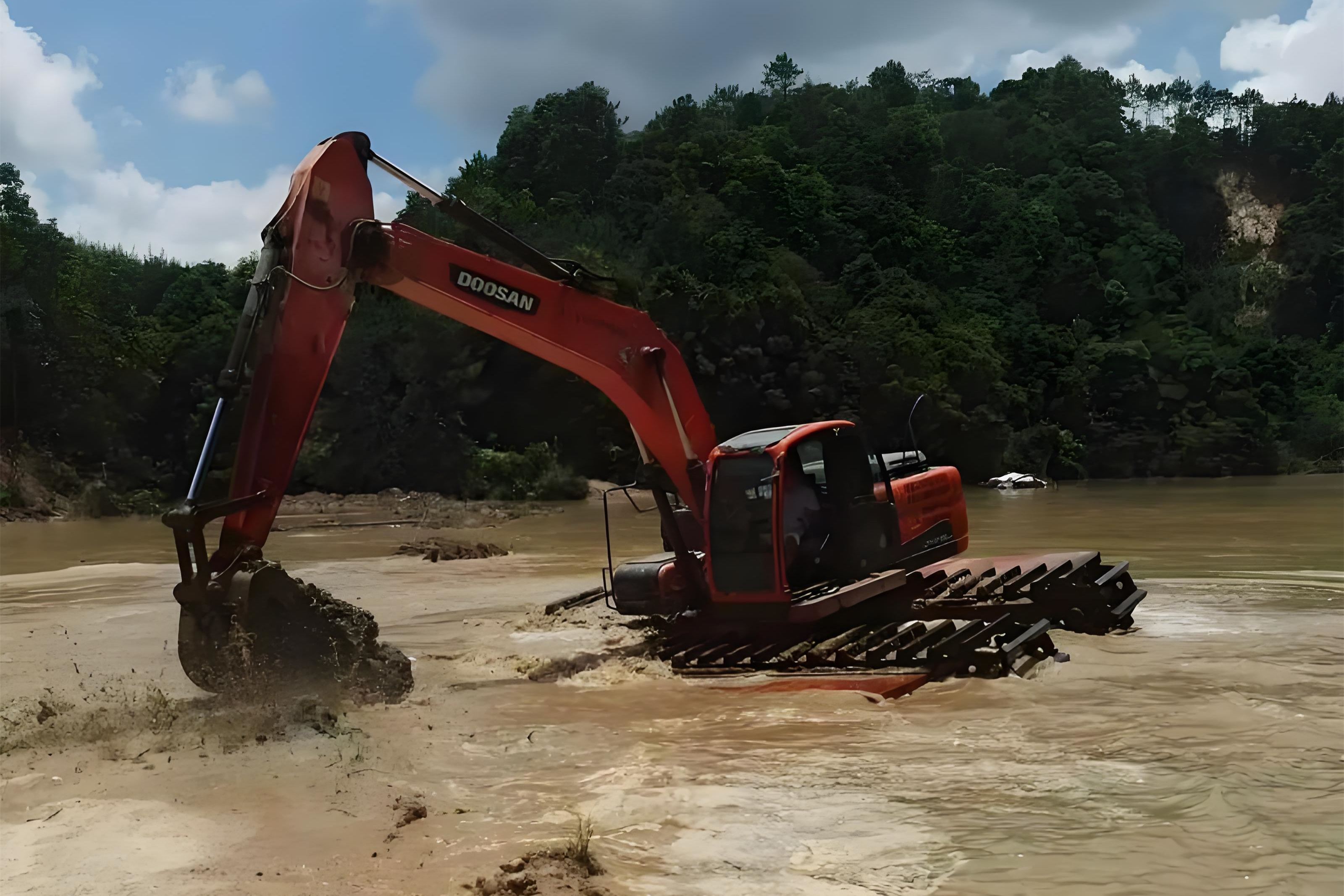 浙江杭州挖機(jī)清淤施工隊(duì)-沼澤地清淤需要先排水嗎？