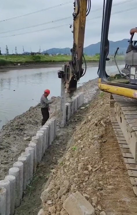 水泥仿木樁廠家泓樺錦嘉 - 打水泥樁多少錢一米？