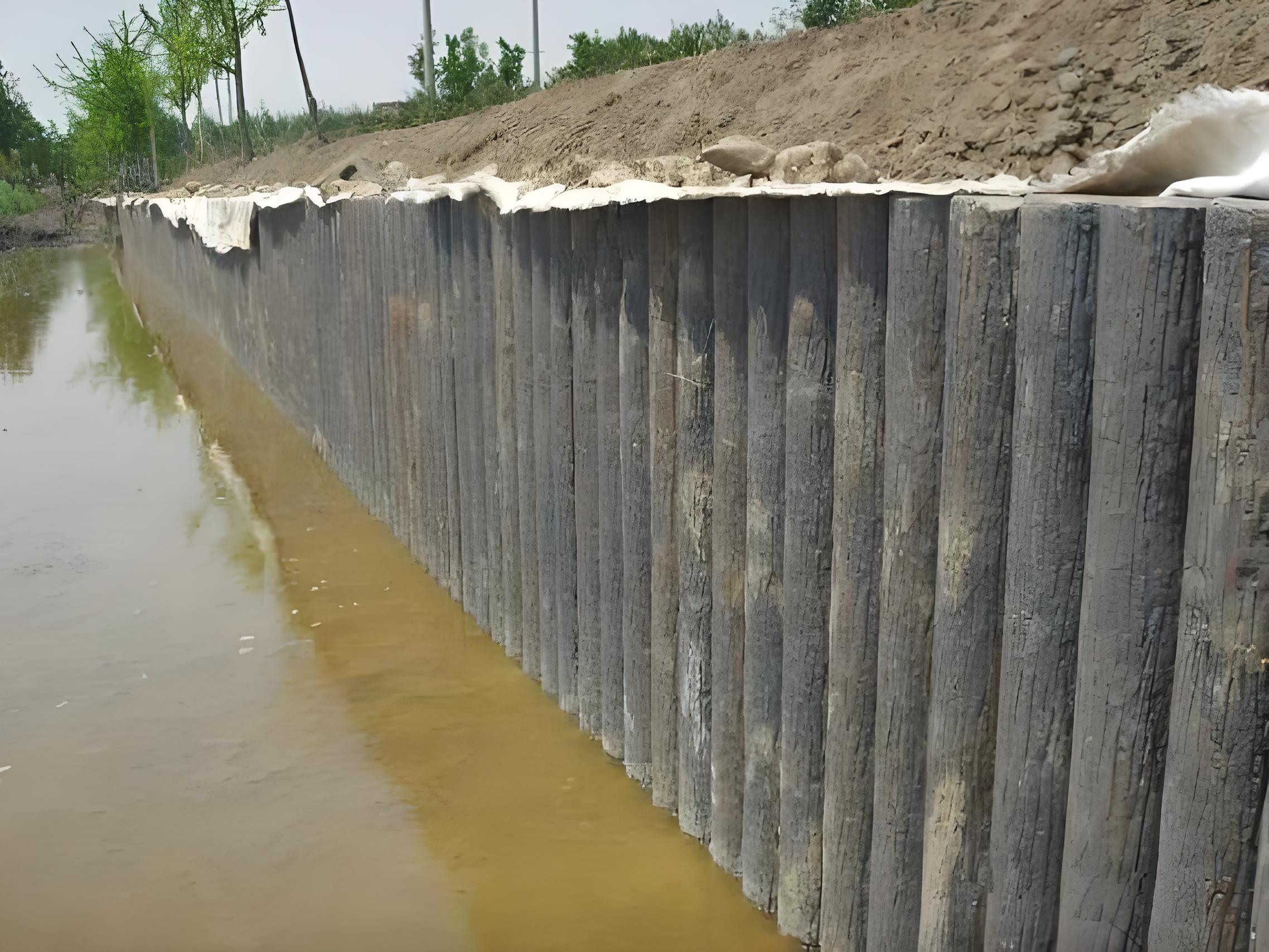 水泥仿木樁施工隊(duì)泓樺錦嘉-河道仿木樁的安裝價(jià)格是多少？